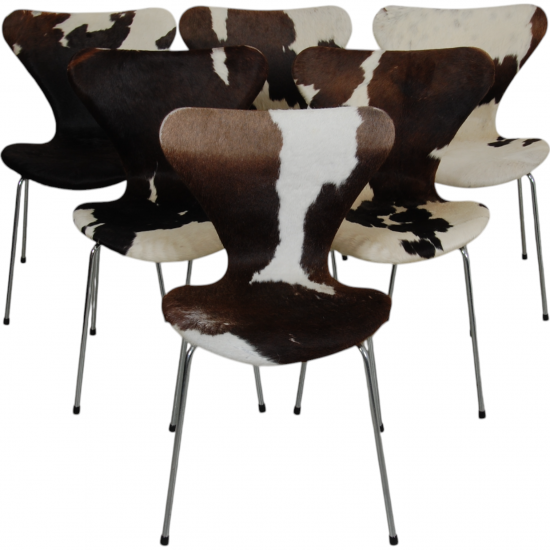 Set with six Arne Jacobsen Seven chairs in cow hide