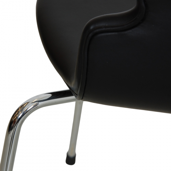 Set Arne Jacobsen Ant chair upholstered in black classic leather (6)