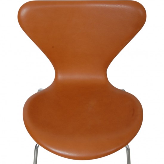 Set of 4 Arne Jacobsen Seven chairs in cognac leather