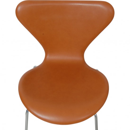 Set of 4 Arne Jacobsen Seven chairs in cognac leather