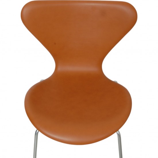 Set of 4 Arne Jacobsen Seven chairs in cognac leather