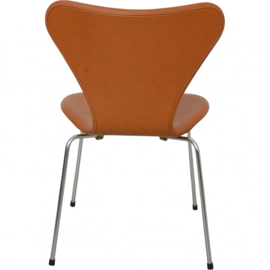 Set of 4 Arne Jacobsen Seven chairs in cognac leather