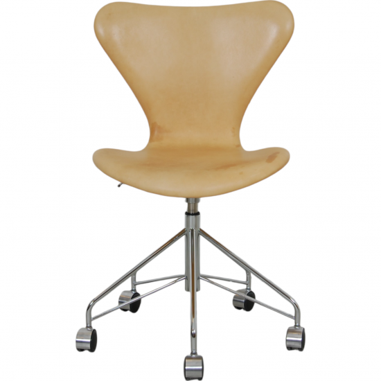 Arne Jacobsen 3117 office chair in patinated nature leather