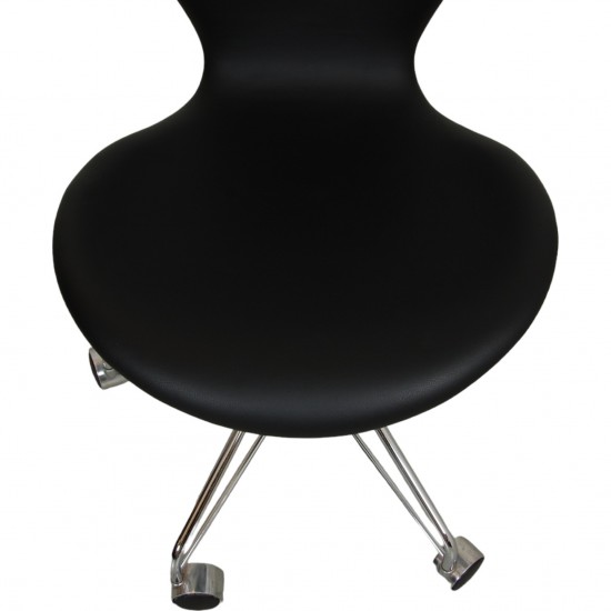 Arne Jacobsen 3117 office chair in original black leather