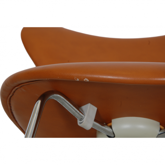 Arne Jacobsen 3187 barstol i cognac læder