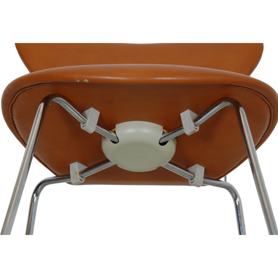 Arne Jacobsen 3187 barstool in cognac leather