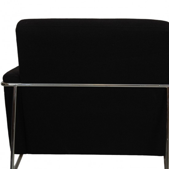 Arne Jacobsen 2.seater 3302 sofa in black hallingdal fabric