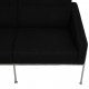 Arne Jacobsen 2-personers 3302 sofa i sort hallingdal stof