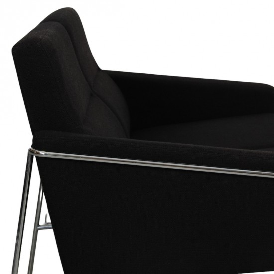 Arne Jacobsen 2.seater 3302 sofa in black hallingdal fabric