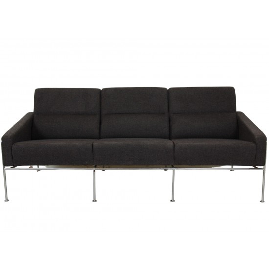 Arne Jacobsen 3.seater 3303 sofa in grey Hallingdal fabric