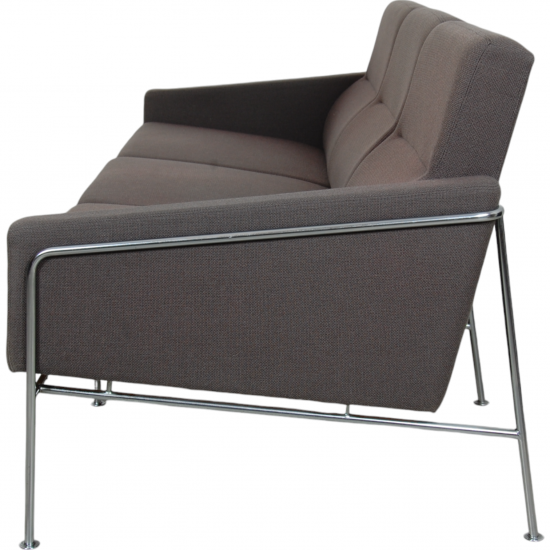 Arne Jacobsen 3303 3.seater sofa in grey fabric