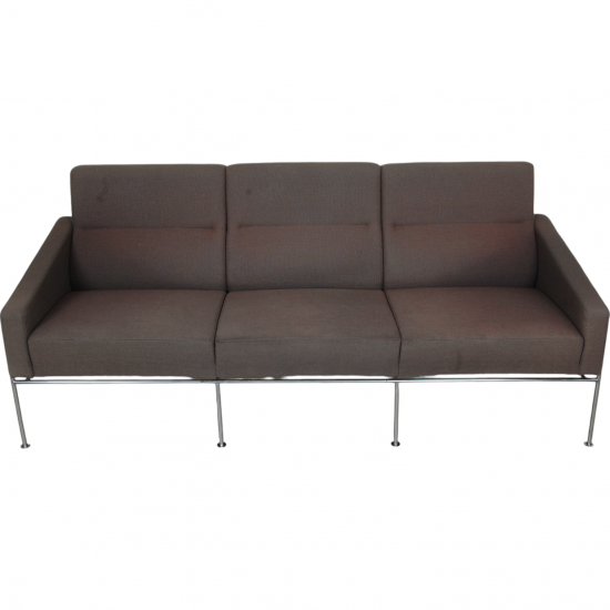 Arne Jacobsen 3303 3.seater sofa in grey fabric