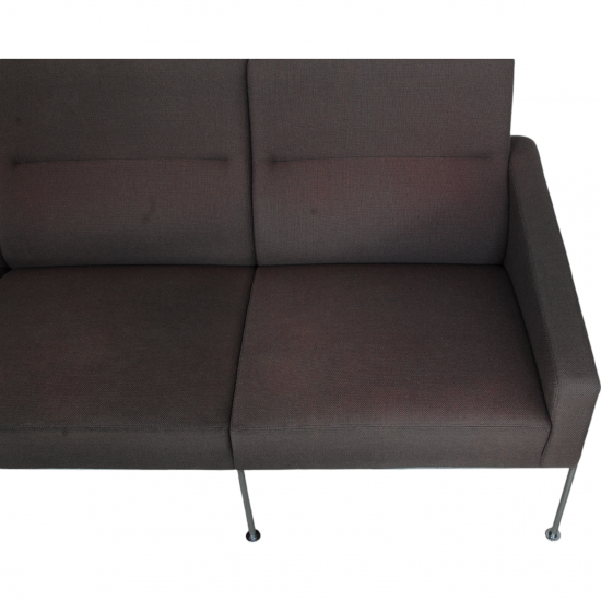 Arne Jacobsen 3303 3.seater sofa in grey fabric