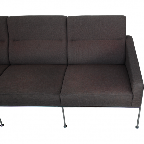 Arne Jacobsen 3303 3.seater sofa in grey fabric