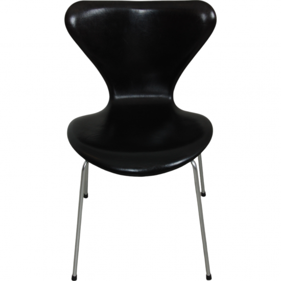 Set of 5 Arne Jacobsen Seven chairs in patinated black anilin leather