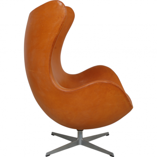 Arne Jacobsen Egg chair in patinated cognac leather