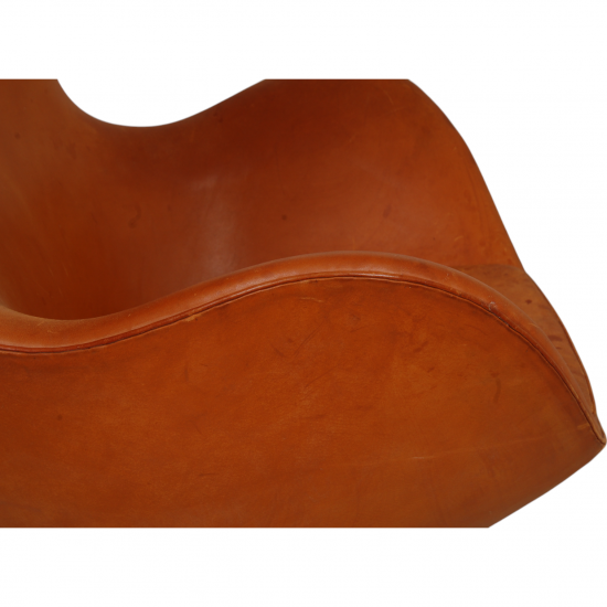 Arne Jacobsen Egg chair in patinated cognac leather