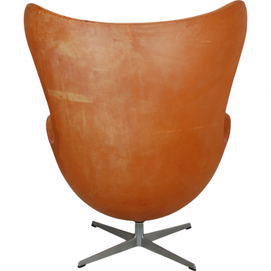 Arne Jacobsen Egg chair in patinated cognac leather