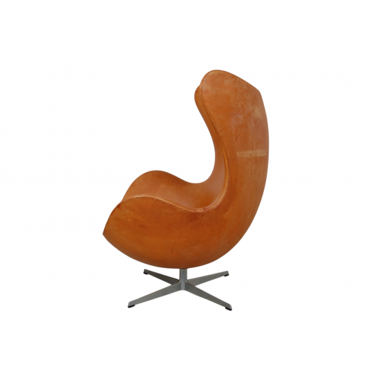 Arne Jacobsen Egg chair in patinated cognac leather