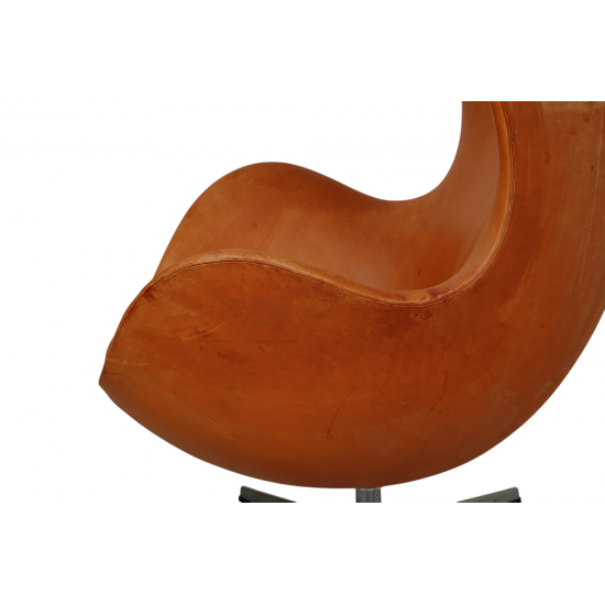 Arne Jacobsen Ægget stol i patineret cognac læder