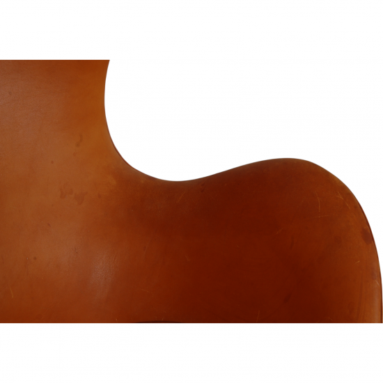 Arne Jacobsen Egg chair in patinated cognac leather