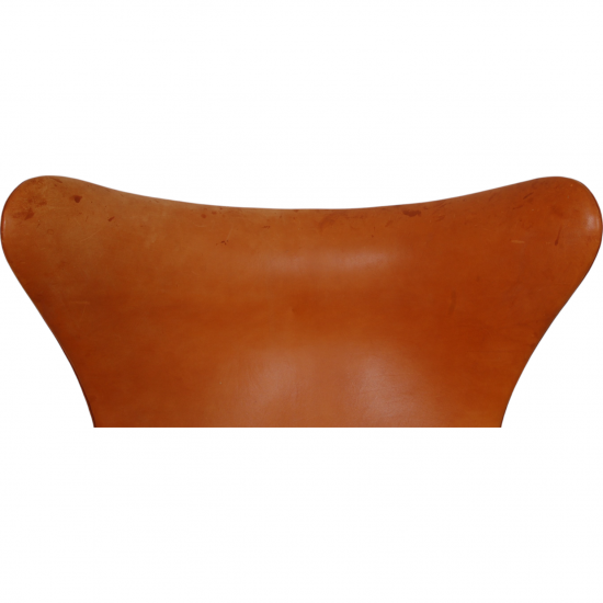 Arne Jacobsen Egg chair in patinated cognac leather