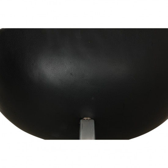 Arne Jacobsen Egg stool in black leather