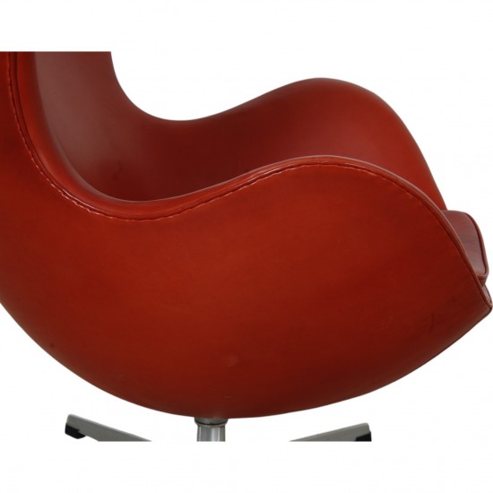 Arne Jacobsen vintage Ægget stol med skammel i indian red anilin læder