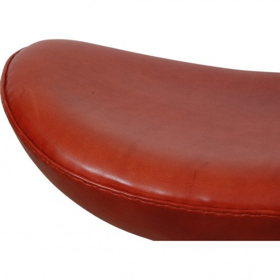 Arne Jacobsen vintage Ægget stol med skammel i indian red anilin læder