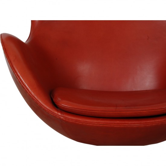 Arne Jacobsen vintage Ægget stol med skammel i indian red anilin læder