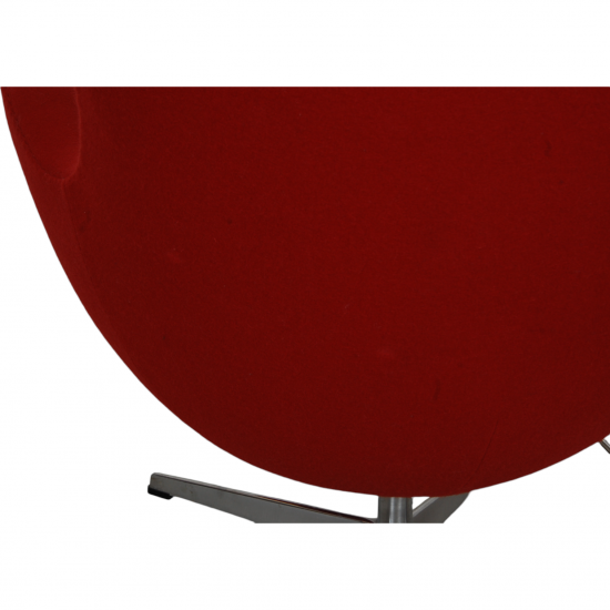 Arne Jacobsen Egg chair in red fabric