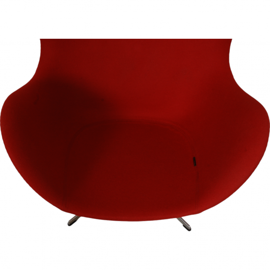 Arne Jacobsen Egg chair in red fabric