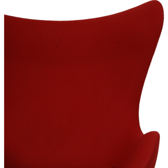 Arne Jacobsen Egg chair in red fabric