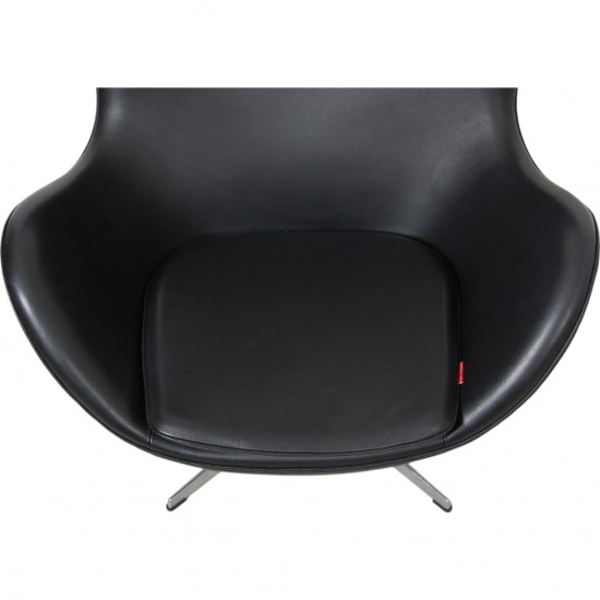 Arne Jacobsen Egg chair in black leather