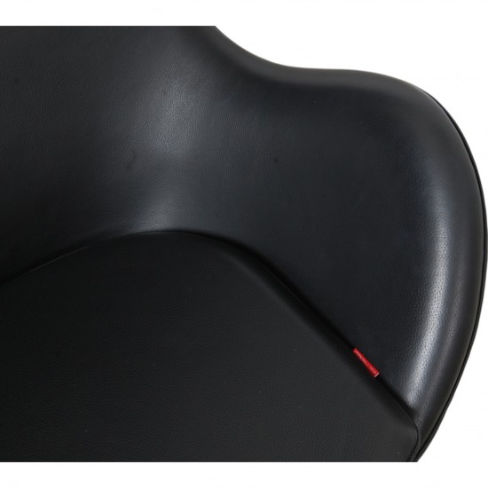 Arne Jacobsen Egg chair in black leather