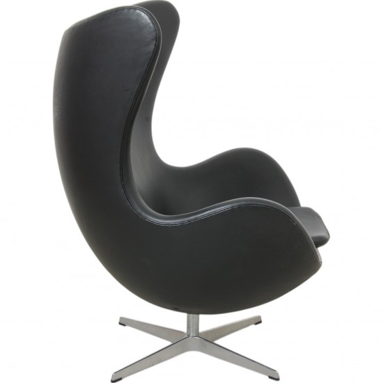 Arne Jacobsen Egg chair in black leather