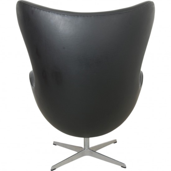 Arne Jacobsen Egg chair in black leather