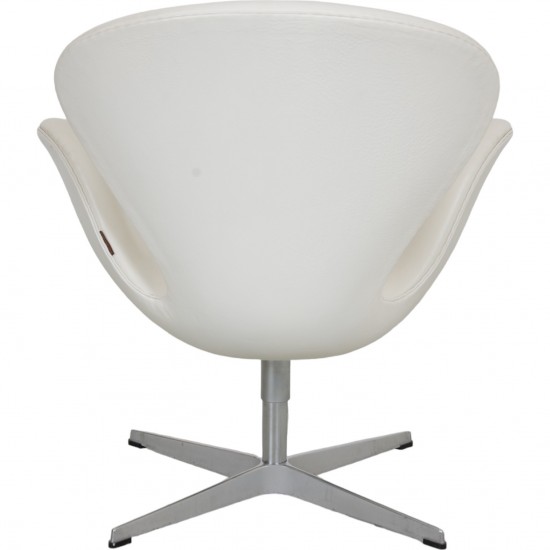 Arne Jacobsen Swan chair in white leather from 2012