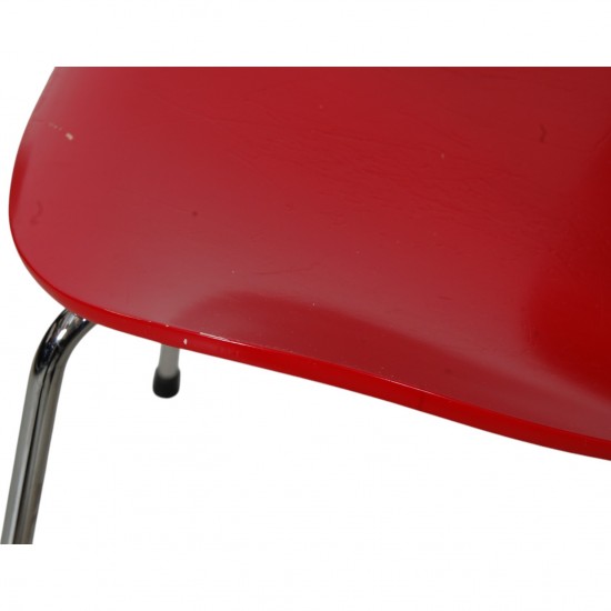 Arne Jacobsen red 3208 Lily chair