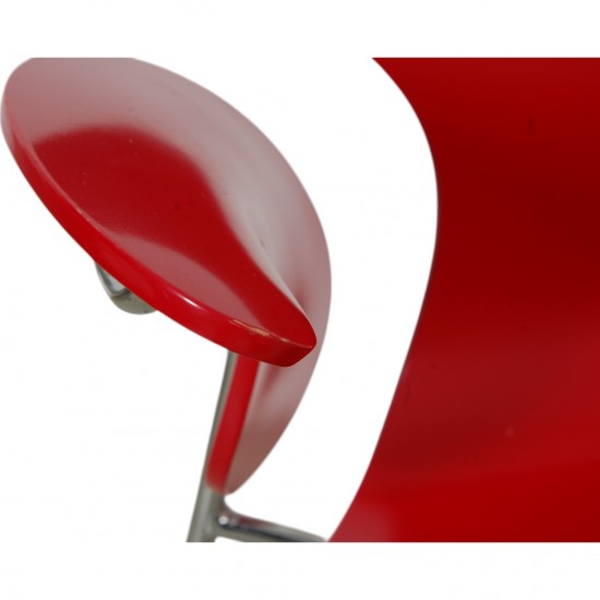 Arne Jacobsen red 3208 Lily chair