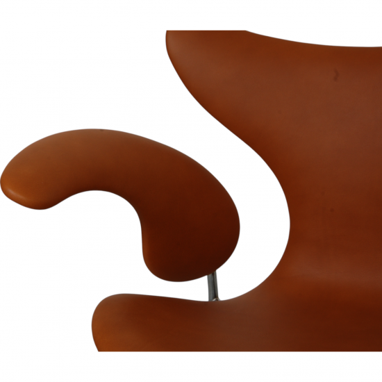 Arne Jacobsen 3208 lilly chair in walnut aniline leather