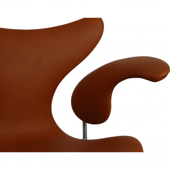 Arne Jacobsen 3208 lilly chair in walnut aniline leather