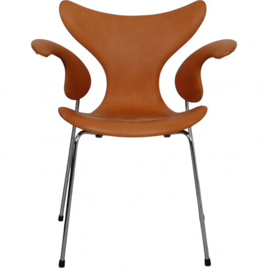 Arne Jacobsen 3208 lilly chair in cognac aniline leather