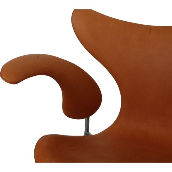 Arne Jacobsen 3208 lilly chair in cognac aniline leather