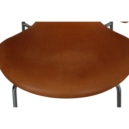 Arne Jacobsen 3208 lilly chair in cognac aniline leather