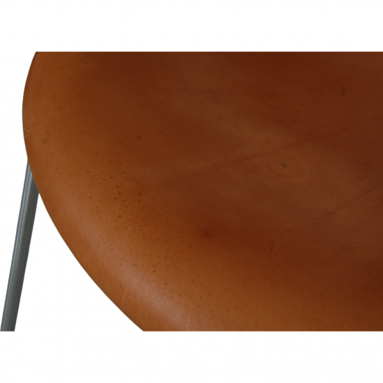 Arne Jacobsen 3208 lilly chair in cognac aniline leather