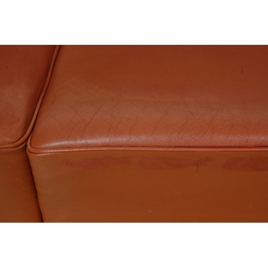 Arne Jacobsen 3303 2.seater sofa in cognac leather