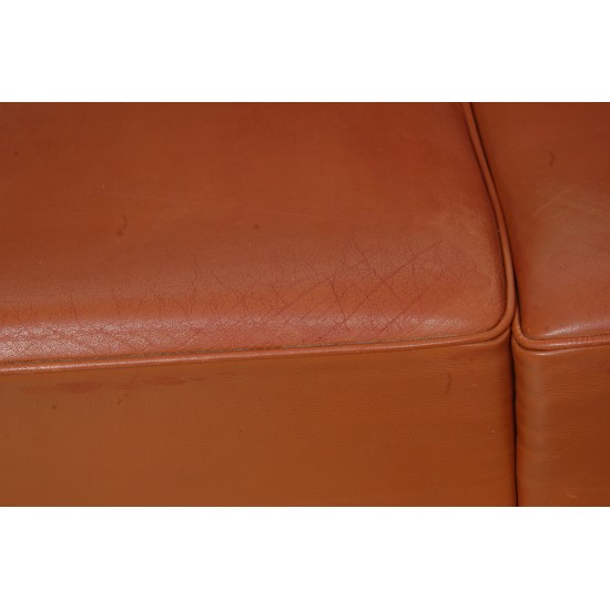 Arne Jacobsen 3303 2.seater sofa in cognac leather