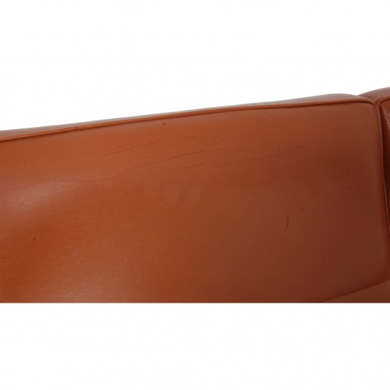 Arne Jacobsen 3303 2.seater sofa in cognac leather