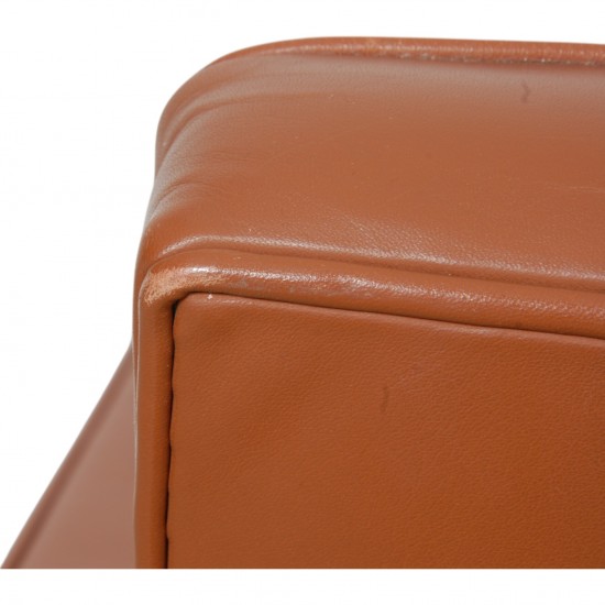 Arne Jacobsen 3303 2.seater sofa in cognac leather